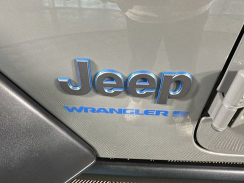 Used 2023 Jeep Wrangler Unlimited w/ Dual Top Group AWD/4WD image 11