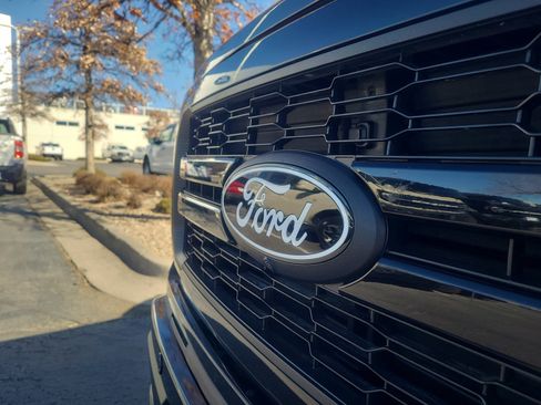 Certified 2025 Ford F150 Lariat w/ Equipment Group 502A High image 23