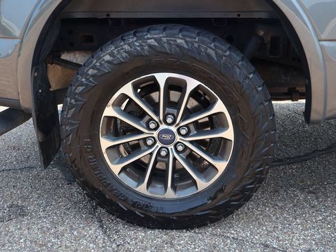 Used 2018 Ford F150 XLT w/ Equipment Group 302A Luxury AWD/4WD image 19