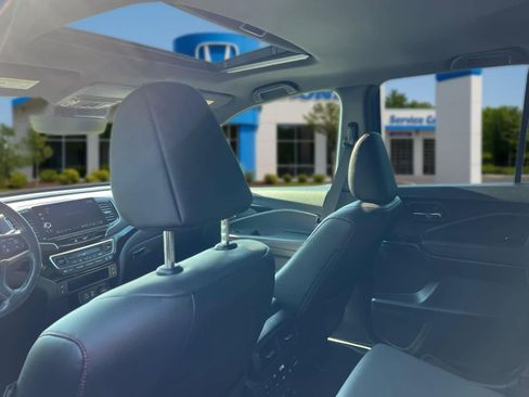 Used 2025 Honda Ridgeline Black Edition image 32
