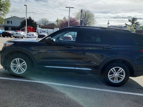 Used 2022 Ford Explorer XLT w/ Equipment Group 202A AWD/4WD image 7