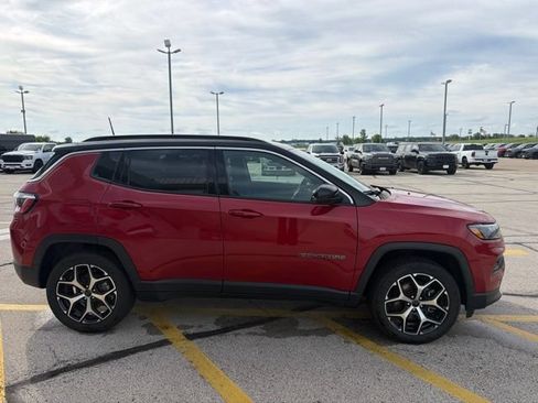 Used 2025 Jeep Compass Limited AWD/4WD image 10