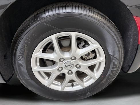 Used 2024 Chrysler Pacifica Touring-L FWD image 7