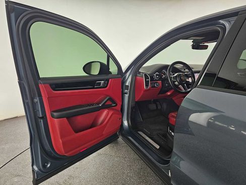 Used 2019 Porsche Cayenne image 19