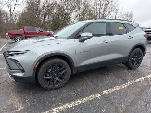 Certified 2023 Chevrolet Blazer LT w/ LPO, Black Grille Bar Package FWD image 7