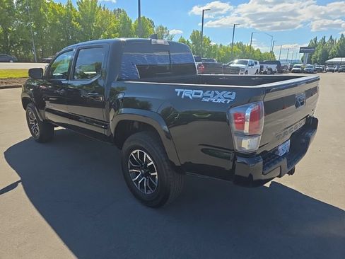 Used 2022 Toyota Tacoma TRD Sport AWD/4WD image 3