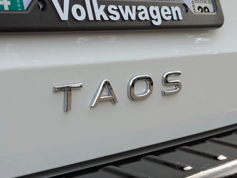 Used 2025 Volkswagen Taos SE image 31