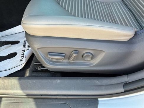 Used 2018 Toyota Camry SE w/ Audio Package FWD image 6