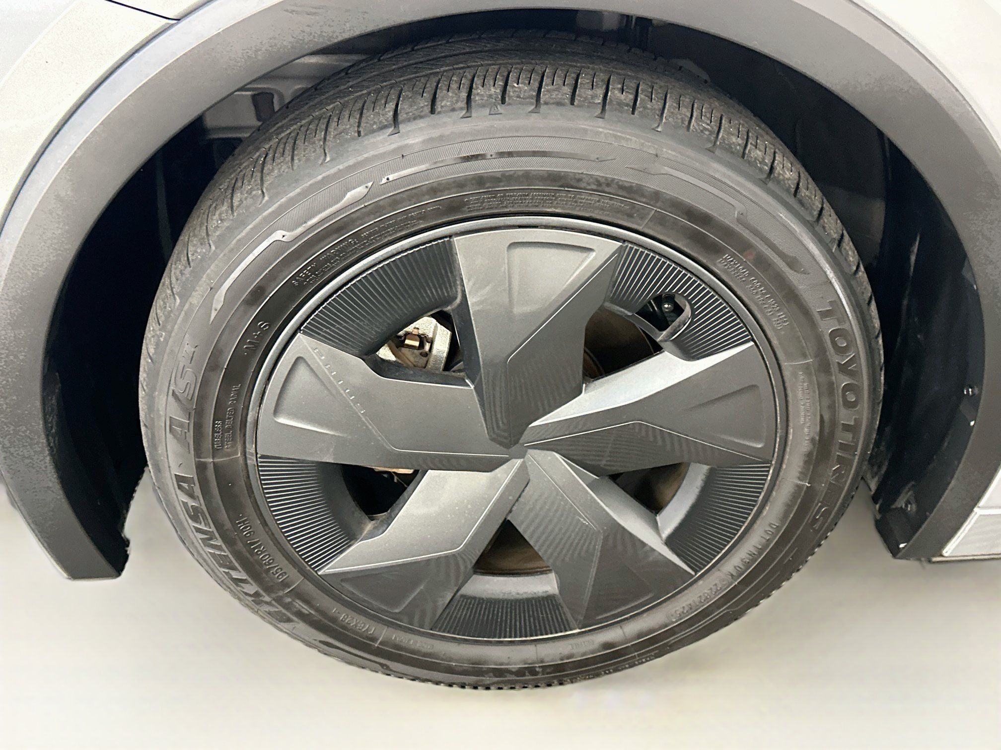 Used 2025 Toyota Prius LE FWD image 11