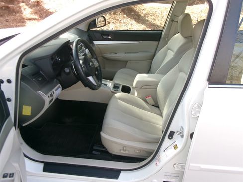 Used 2011 Subaru Legacy 2.5i Premium image 18