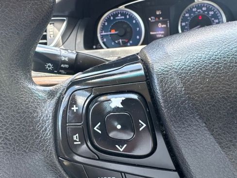 Used 2016 Toyota Camry LE FWD image 15