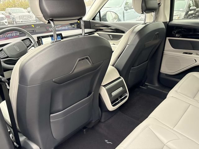 New 2026 Lincoln Nautilus Premier w/ Jet Appearance Package AWD/4WD image 17