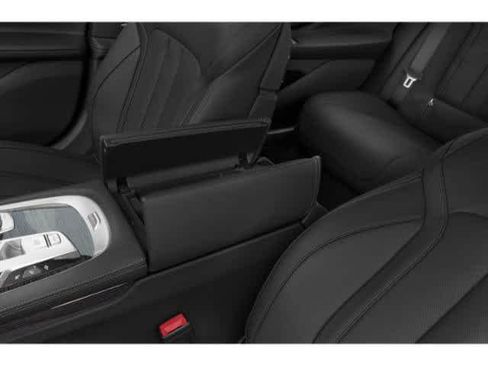 Used 2022 BMW 740i w/ M Sport Package RWD image 17