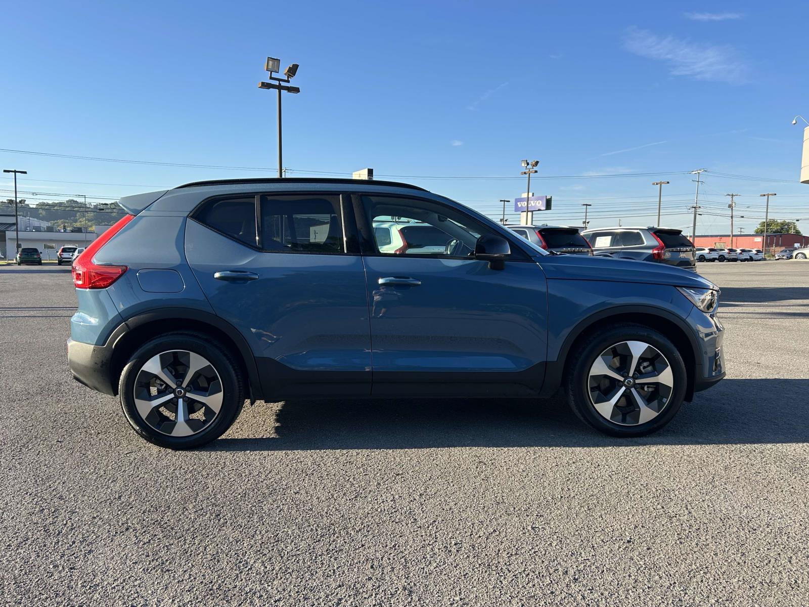 Certified 2024 Volvo XC40 B5 Plus w/ Climate Package AWD/4WD image 8