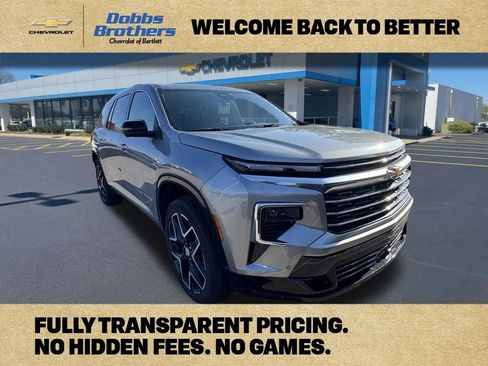 Used 2025 Chevrolet Traverse High Country FWD image 1