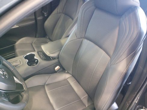 Used 2024 Toyota Venza Limited image 11