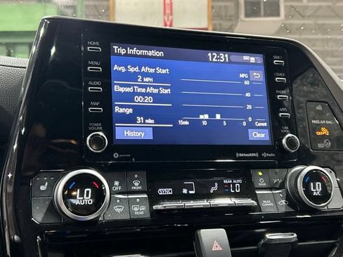Used 2021 Toyota Highlander XLE AWD/4WD image 43