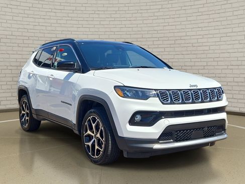 Used 2025 Jeep Compass Limited AWD/4WD image 3