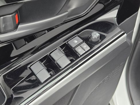 Used 2024 Toyota bZ4X FWD image 18