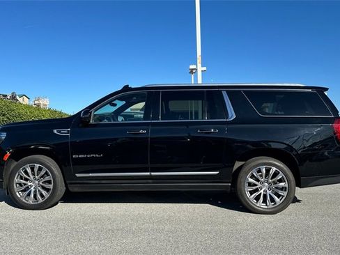Used 2021 GMC Yukon XL Denali w/ Denali Premium Package image 8