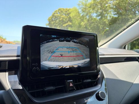 Used 2025 Toyota Corolla LE FWD image 22