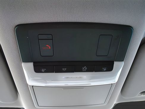 Used 2025 Nissan Rogue SV AWD/4WD image 9