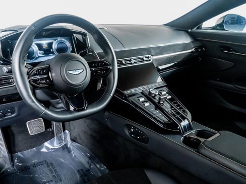 Used 2025 Aston Martin V8 Vantage Coupe image 2