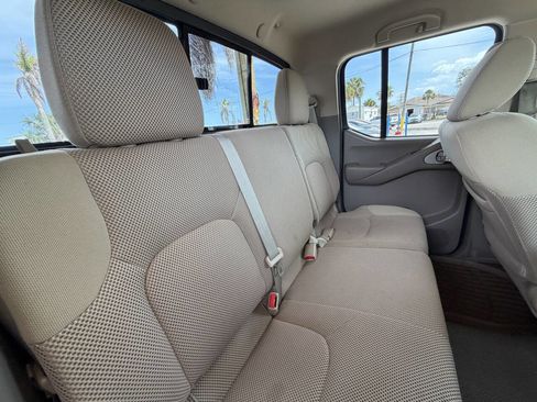 Used 2014 Nissan Frontier SV w/ SV Value Truck Package RWD image 14
