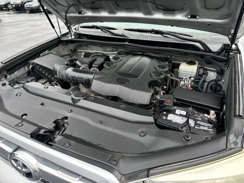 Used 2013 Toyota 4Runner SR5 image 12