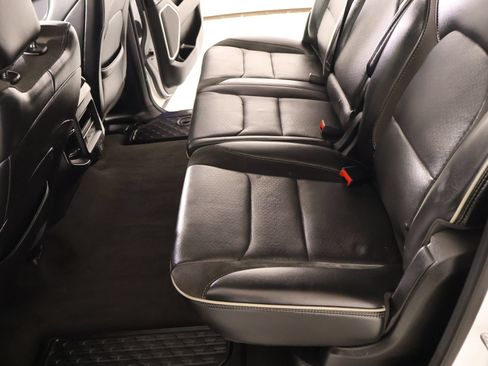 Used 2019 RAM 1500 Laramie AWD/4WD image 13