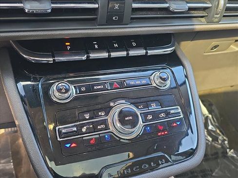 Used 2022 Lincoln Corsair AWD w/ Premium Package image 12