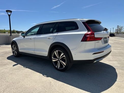 Certified 2025 Volvo V60 B5 Cross Country Plus AWD/4WD image 6