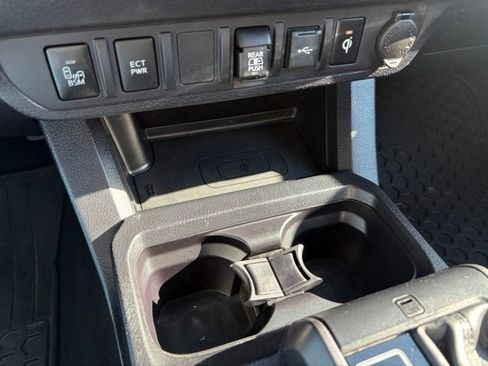 Used 2021 Toyota Tacoma TRD Off-Road AWD/4WD image 31