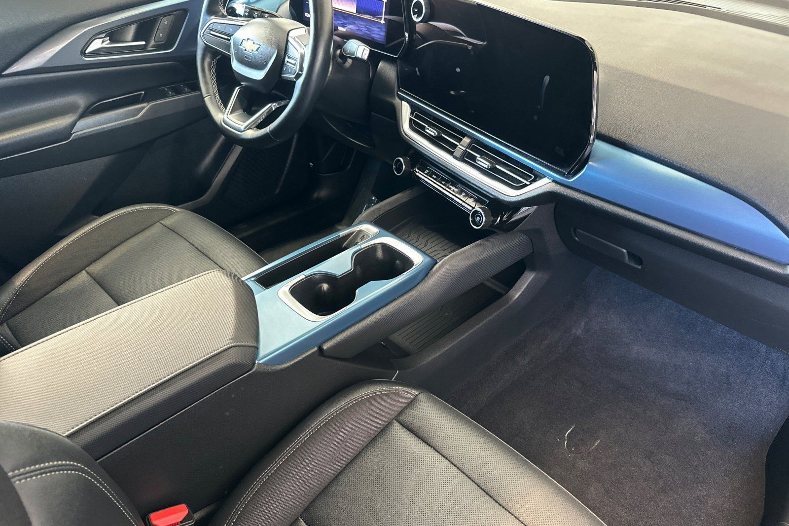 Used 2024 Chevrolet Equinox EV LT FWD image 19