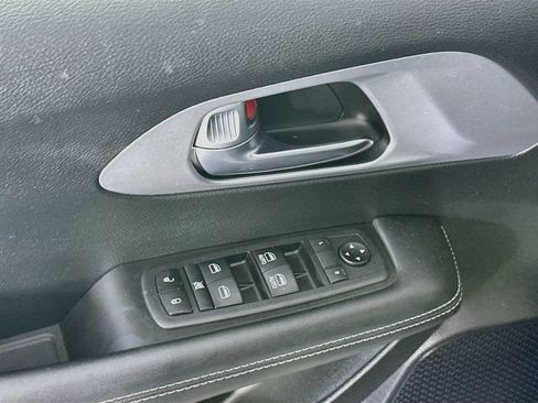 Used 2019 Chrysler Pacifica Touring Plus w/ Advanced Safetytec Group FWD image 25