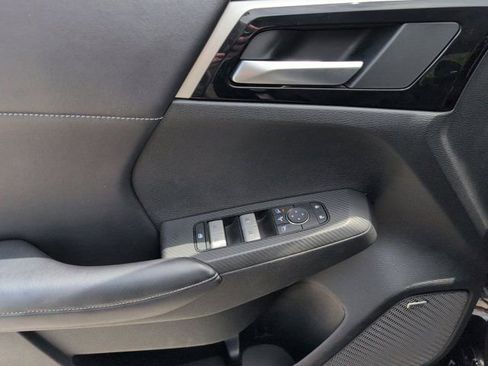 Used 2025 Mitsubishi Outlander SE FWD image 13