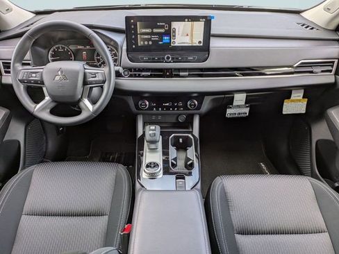 New 2025 Mitsubishi Outlander ES image 15