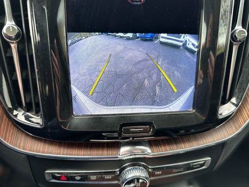 Used 2023 Volvo XC60 B6 Ultimate w/ Protection Package Premier image 19