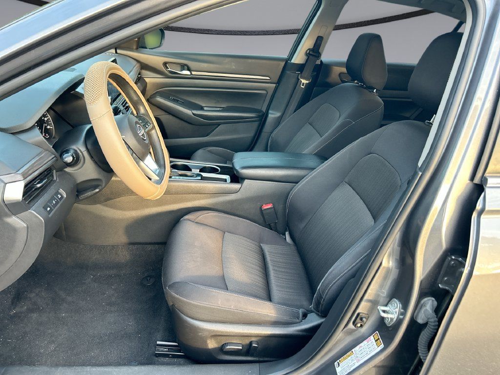Used 2024 Nissan Altima 2.5 SV FWD image 11