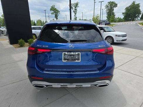 Used 2025 Mercedes-Benz GLC 300 4MATIC image 4