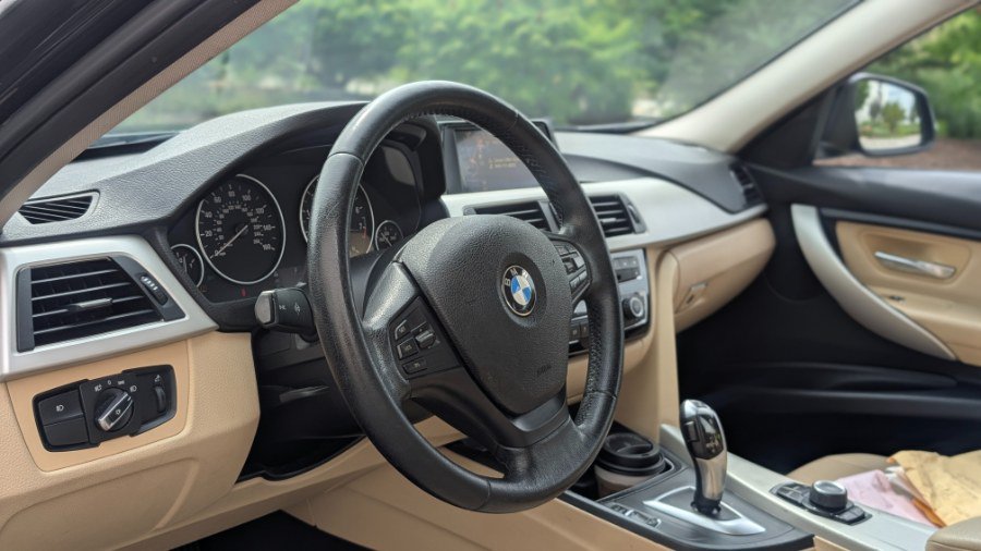 Used 2017 BMW 320i Sedan RWD image 17