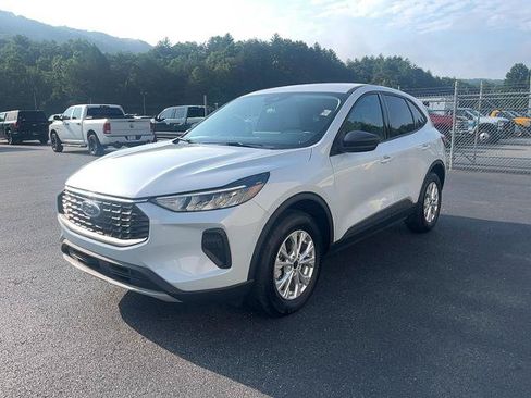 Certified 2025 Ford Escape Active w/ Tech Pack #1 AWD/4WD image 3