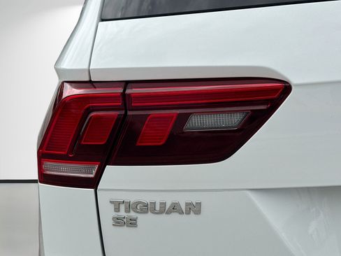 Used 2021 Volkswagen Tiguan SE R-Line FWD image 10