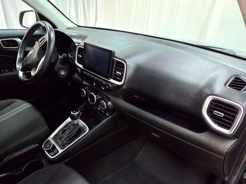 Used 2022 Hyundai Venue SEL image 21