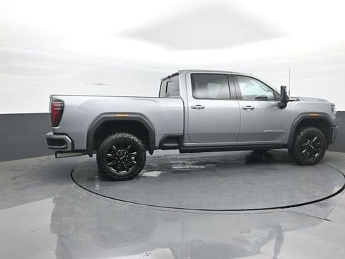 Used 2025 GMC Sierra 2500 AT4 w/ AT4 Premium Plus Package AWD/4WD image 8