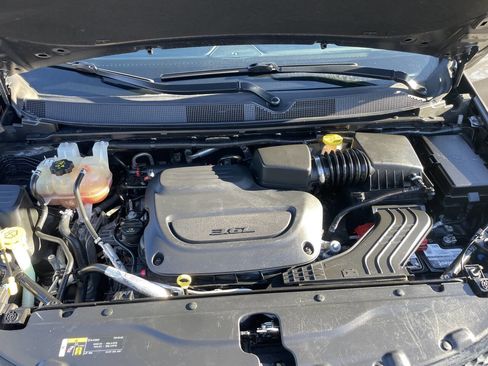 Used 2020 Chrysler Pacifica Touring w/ Advanced Safetytec Group image 27