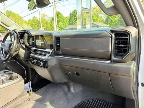 Used 2022 Chevrolet Silverado 1500 LT AWD/4WD image 7