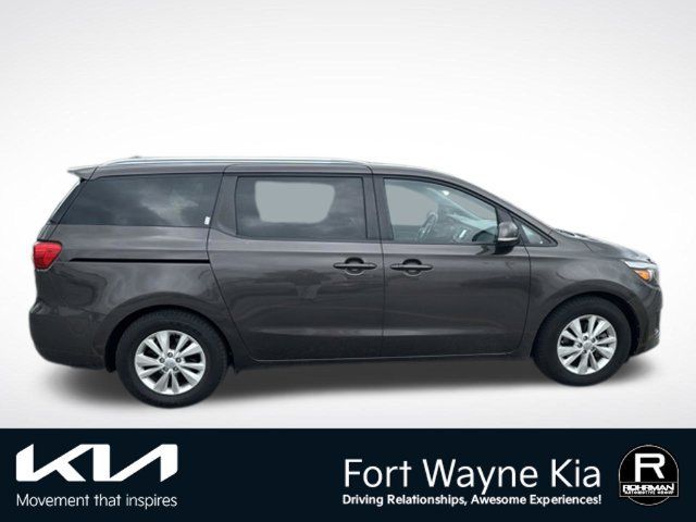 Used 2017 Kia Sedona LX w/ LX Essentials Premium Package FWD image 6