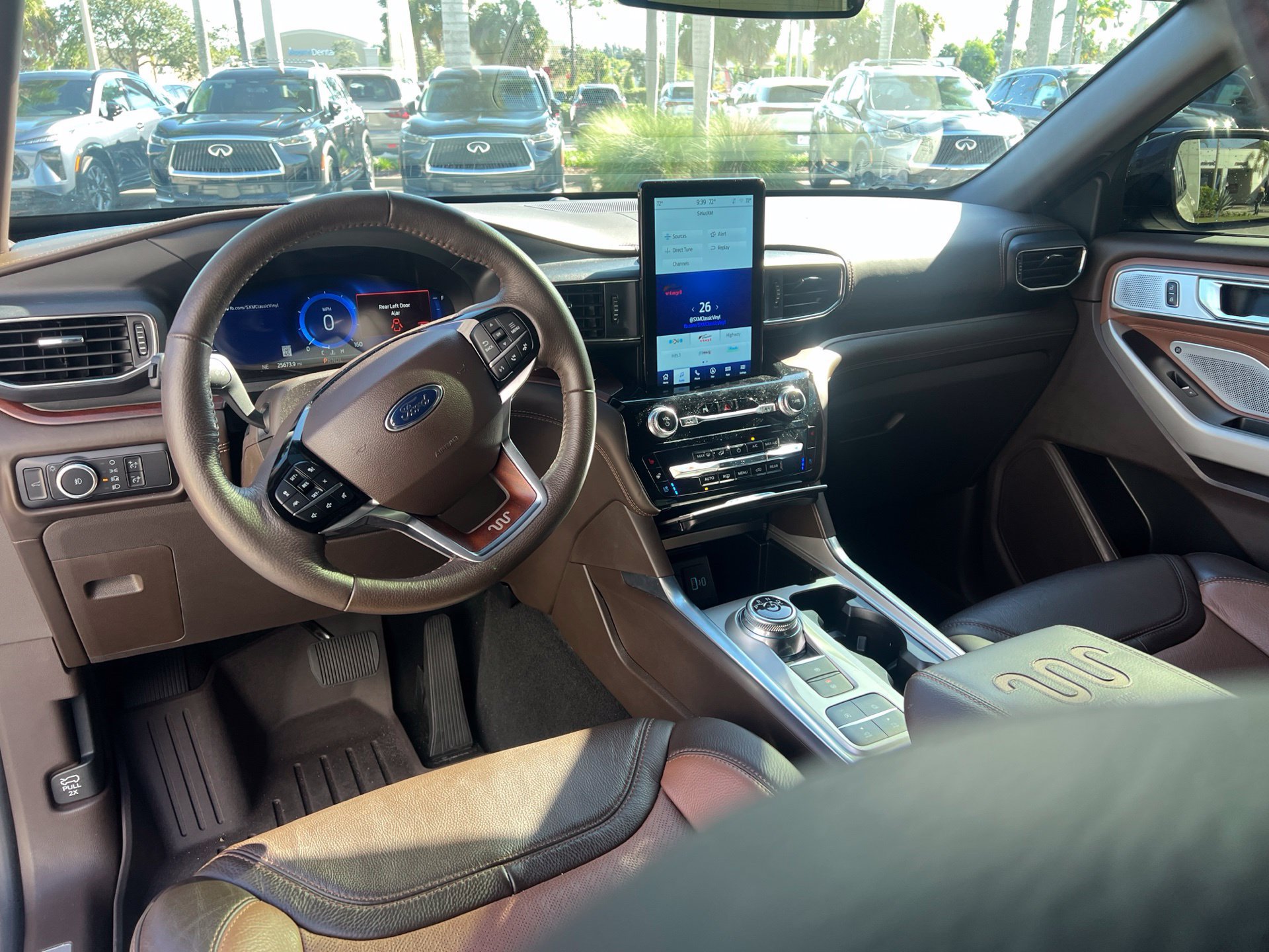 Used 2024 Ford Explorer King Ranch w/ Technology Package RWD image 12