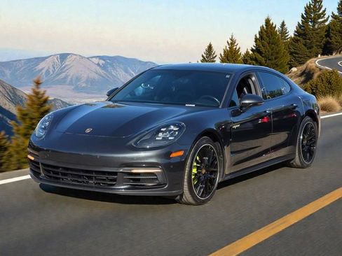 Used 2019 Porsche Panamera 4 image 3